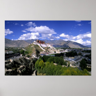 Potala-Palast an der Bergkette von einem anderen B Poster