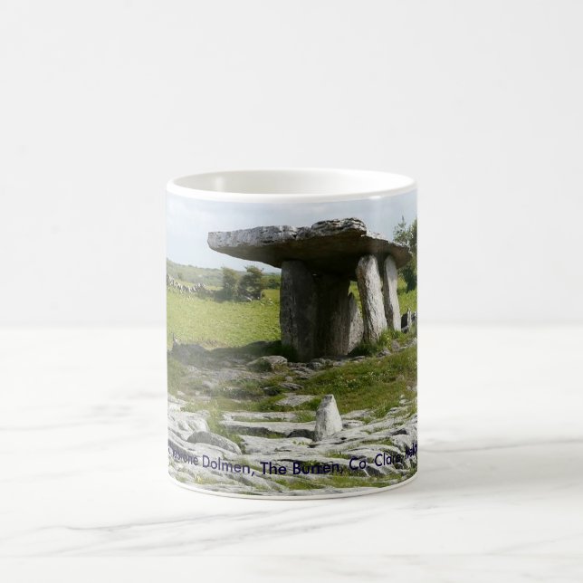 Poulnabrone Dolmen, The Burren, Clare, Irland Kaffeetasse (Mittel)