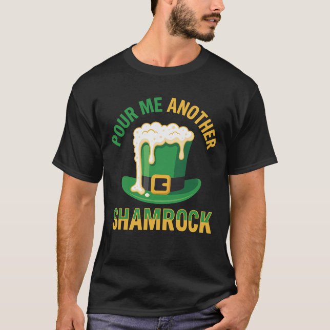 Pour Me Another Shamrock Funny Leprechaun Hat Beer T-Shirt (Vorderseite)
