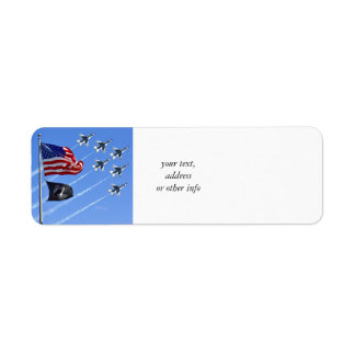 POW MIA Flag mit altem Glanz und den Donnervögeln