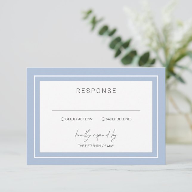 Powder Blue Bold Border Moderne Hochzeit RSVP Karte (Stehend Vorderseite)
