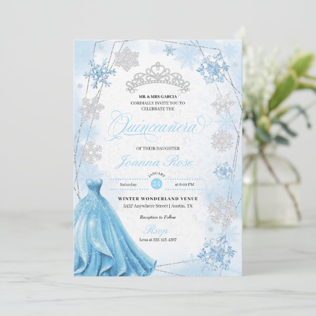 Powder Blue Winter Wonderland Quinceanera Einladung (Stehend Vorderseite)
