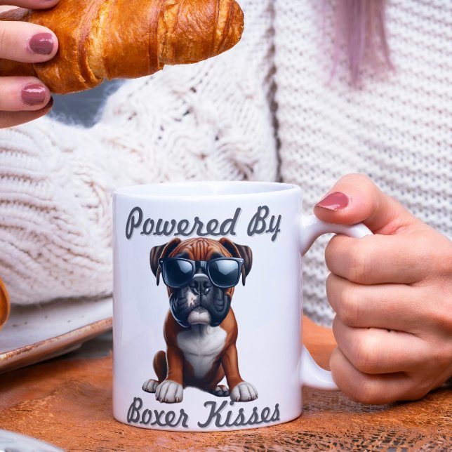 Powered by Boxer Kisses – Funny Boxer Dog Graphic Kaffeetasse (Von Creator hochgeladen)