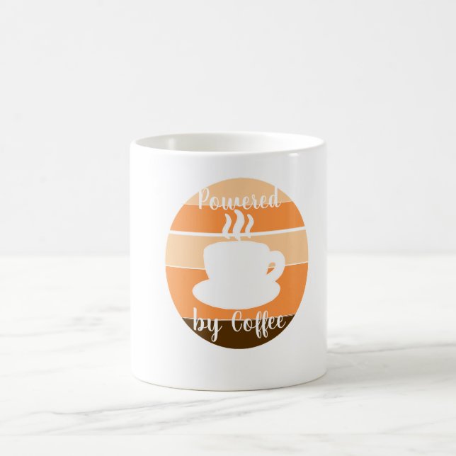 Powered by Coffee – Morning Motivation Desig Kaffeetasse (Mittel)