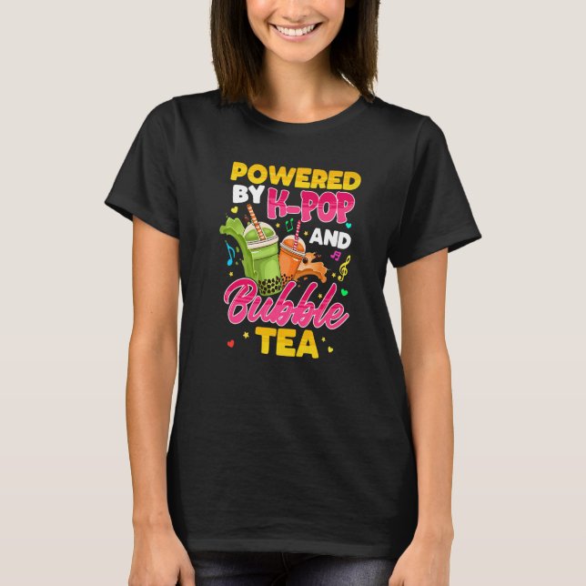 Powered by K Pop and Bubble Tea Korean Music K Pop T-Shirt (Vorderseite)