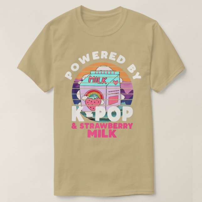 Powered by KPop & Strawberry Milk Kawaii  T-Shirt (Design vorne)