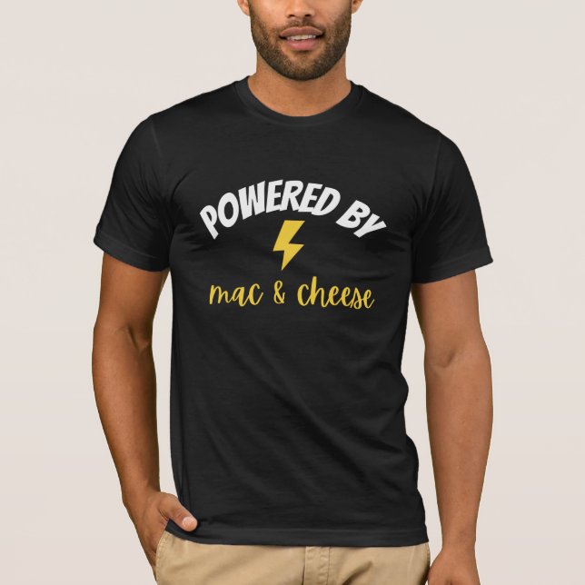 Powered By Mac & Cheese | Makkaroni mit Käse T-Shirt (Vorderseite)