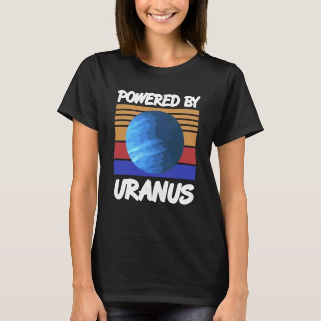 Powered By URANUS Retro Solar System Planet Design T-Shirt (Vorderseite)