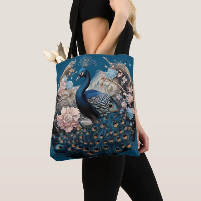 Prächtiger Pfau mit blauer Basis (Von Nahem)