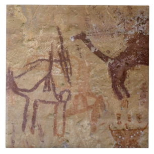 Prähistorische Felsmalereien mit Kamelen und Fliese