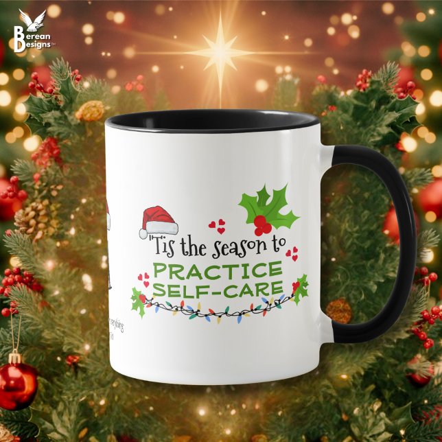 PRAKTICE SELBSTVERSORGUNG Weihnachtsmongramm Tasse (PRACTICE SELF-CARE Christmas Gift Coffee Mug with customizable text)