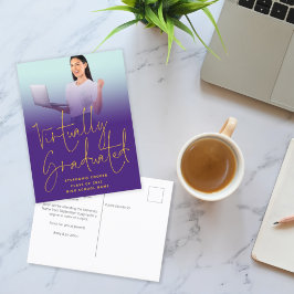 Praktisch abgestuftes Foto Lila 2022 Abschluss Ankündigungspostkarte