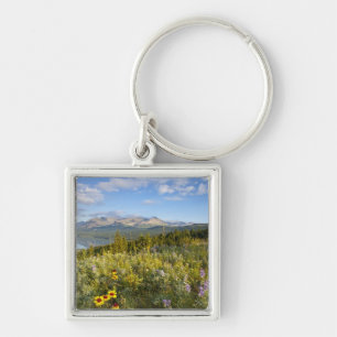 Prärie-Wildblumen und Lower Two Medicine Lake Schlüsselanhänger