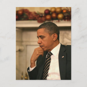 Präsident Barack Obama denkt nach, während er zusa Postkarte