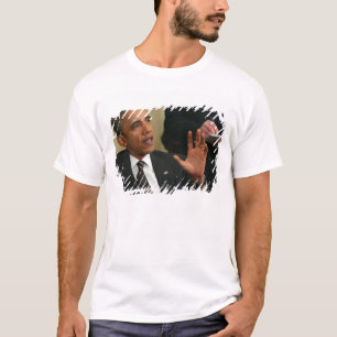 Präsident Barack Obama spricht mit der Presse T-Shirt
