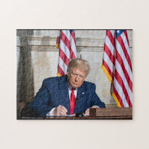 Präsident Donald J. Trump auf Desk Puzzle