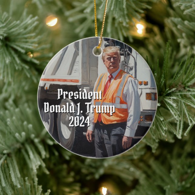 Präsident Donald J. Trump Garbage Truck Funny 2024 Keramik Ornament (Baum)