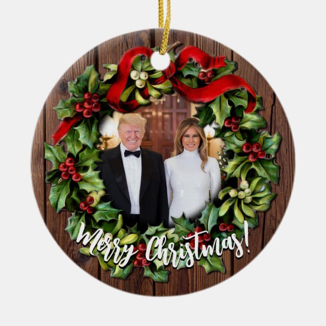 Präsident Donald Trump & Melania 2022 Holly Wreath Keramik Ornament (Vorne)