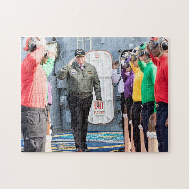 Präsident Donald Trump Salutes Sailors Puzzle (Horizontal)