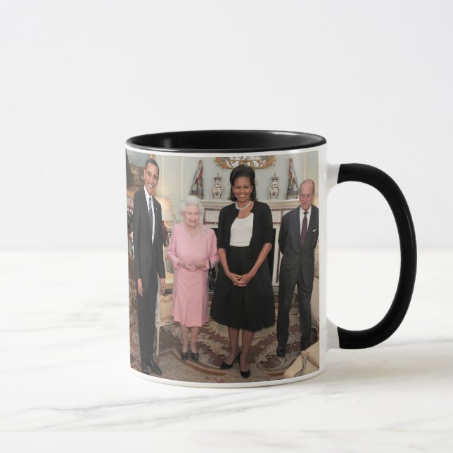 PRÄSIDENT OBAMA UND MICHELLE MIT KÖNIGIN ELIZABETH TASSE (Rechts)