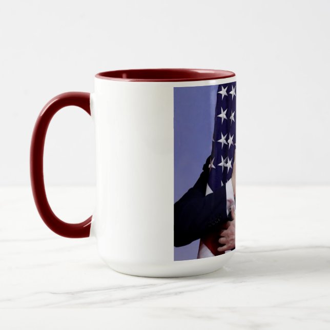 Präsident Trump rügt die amerikanische Flagge Tasse (Links)