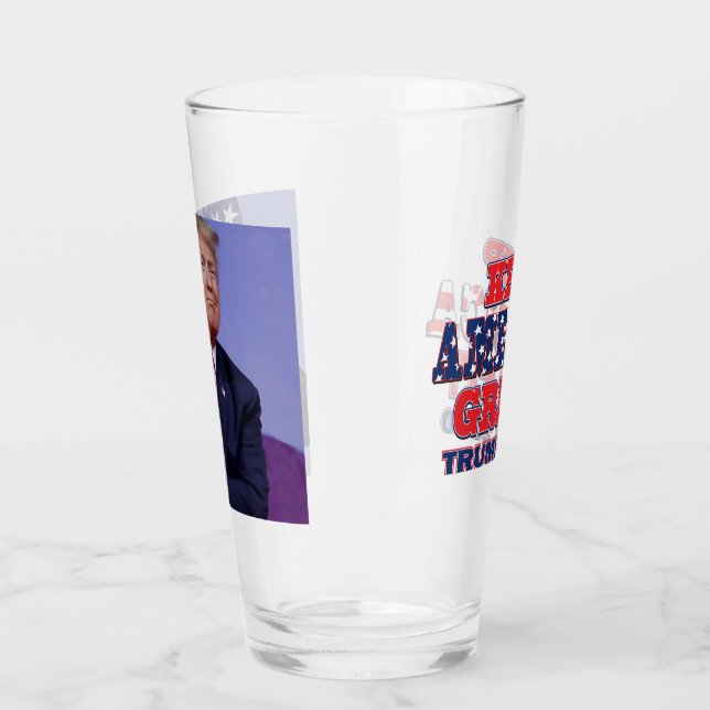 Präsident Trump umarmt die amerikanische Flagge Glas (Links)