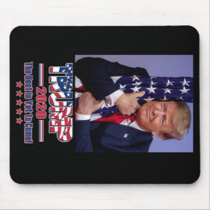 Präsident Trump umarmt die amerikanische Flagge Mousepad