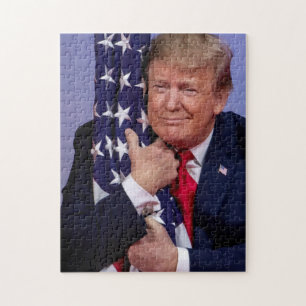 Präsident Trump umarmt die amerikanische Flagge Puzzle