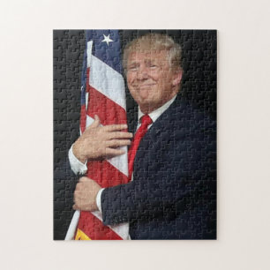 Präsident Trump umarmt die amerikanische Flagge Puzzle