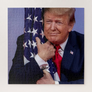 Präsident Trump umarmt die amerikanische Flagge Tr Puzzle