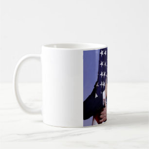 Präsident Trump umarmt die US-Flagge Kaffeetasse