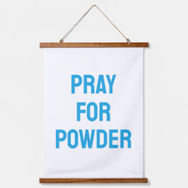 Pray for Powder, Winter Ski Cabin Decor Wandteppich Mit Holzrahmen