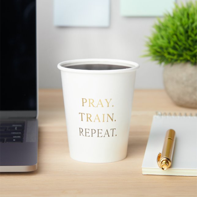 Pray Train Repeat Becher – Christliche Fitness-Mot (InSitu)