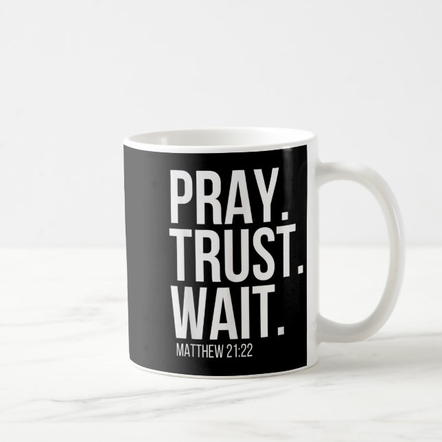 Pray. Trust. Wait. Christian Religious Verse Matth Kaffeetasse (Rechts)