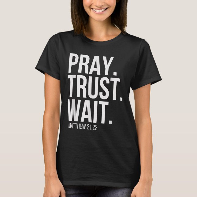 Pray. Trust. Wait. Christian Religious Verse Matth T-Shirt (Vorderseite)