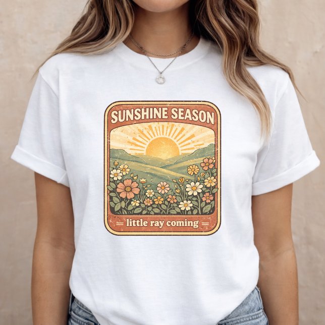 Pregnancy Announcement Floral Summer Baby Reveal T-Shirt (Von Creator hochgeladen)