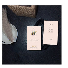 Preisschild für moderne Blush-Logos mit Größenüber