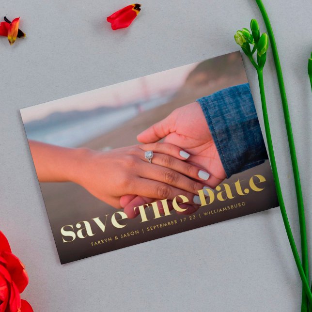 Premium Bold Modernes GOLD TEXT Foto Save the Date Folieneinladung (Von Creator hochgeladen)