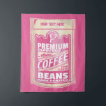 Premium Espresso Kaffeebohnen Rosa Pop Kunst Wandteppich<br><div class="desc">Eine Abbildung eines Packs gemahlener Kaffeebohnen,  die für Espresso bereit sind. Dieses Café / Bista themed Design ist Teil meiner Kunst-Sammlung Essen Pop. Im Stil eines Retro-Werbeplakats. Ein Design für Kaffeeliebhaber</div>