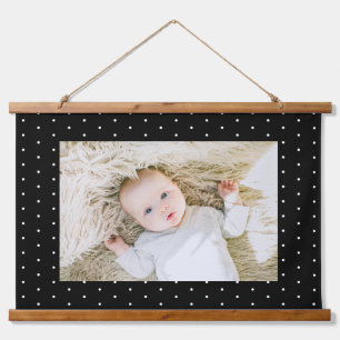 Preppy Black and White Tiny Polka Dots Muster Wandteppich Mit Holzrahmen