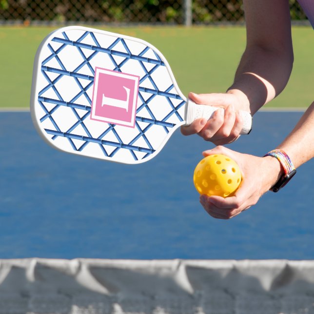 Preppy Blue Trellis Bamboo Muster Monogram Pickleball Schläger (InSitu)