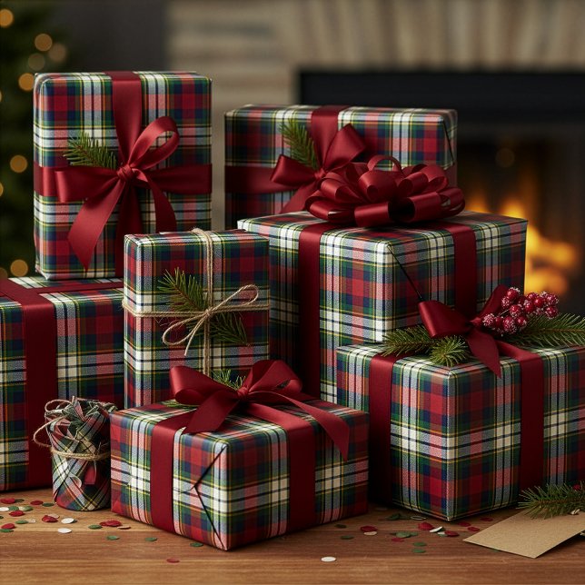 Preppy Christmas Plaid Wrapping Paper Geschenkpapier (Von Creator hochgeladen)