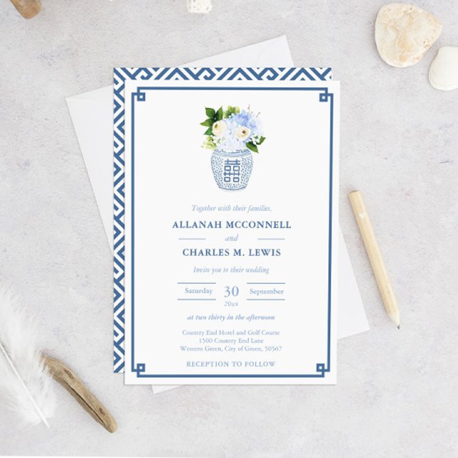Preppy Floral Blue & White Ginger Jar Wedding Einladung (Blue And White Ginger Jar Greek Key Chinoiserie Chic Wedding Invitation)