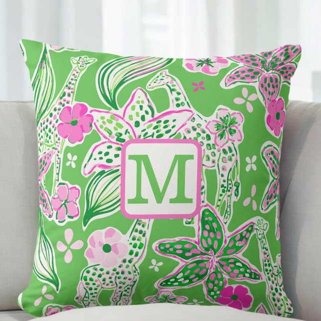 Preppy Giraffen Lily Pink Green Monogram Kissen (Von Creator hochgeladen)