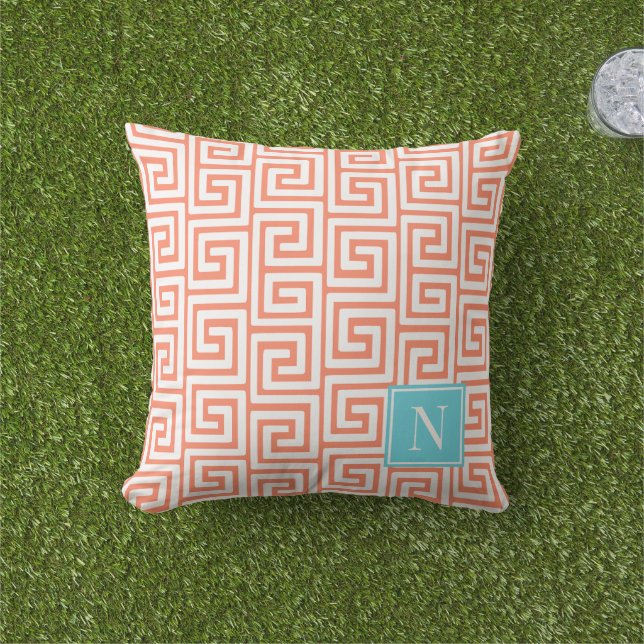 Preppy Greek Key Monogram – Coral & Turquoise Kissen (Golfball-Marker)