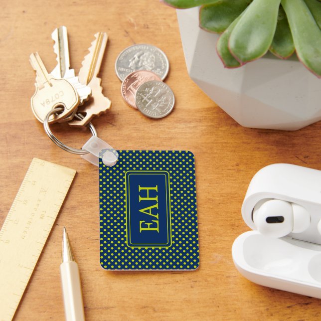 Preppy Lime Green Polka Dot auf Navy Blue Monogram Schlüsselanhänger (Schreibtisch)