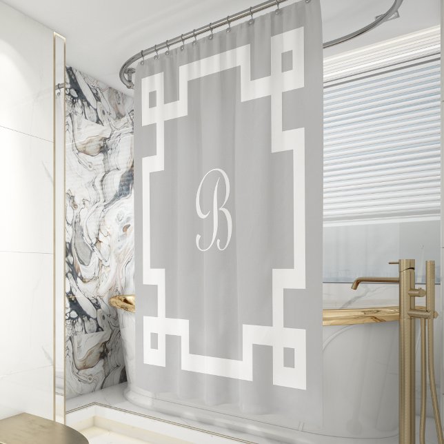 Preppy Monogram White Greek Key Border Gray Duschvorhang (Von Creator hochgeladen)