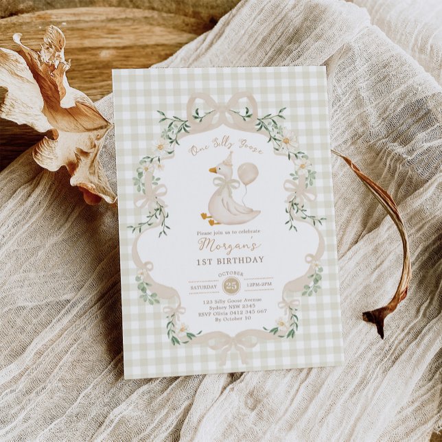 Preppy One Silly Goose Neutral Bow 1st Birthday Einladung (Von Creator hochgeladen)