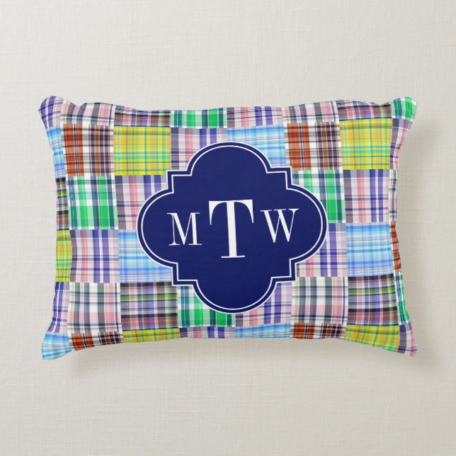 Preppy Patchwork Madras Navy Quatrefoil Monogram Dekokissen (Vorderseite)