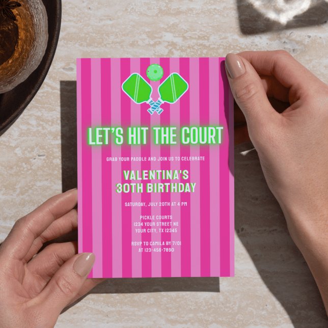 Preppy Pink and Green Striped Pickleball Birthday Einladung (Von Creator hochgeladen)